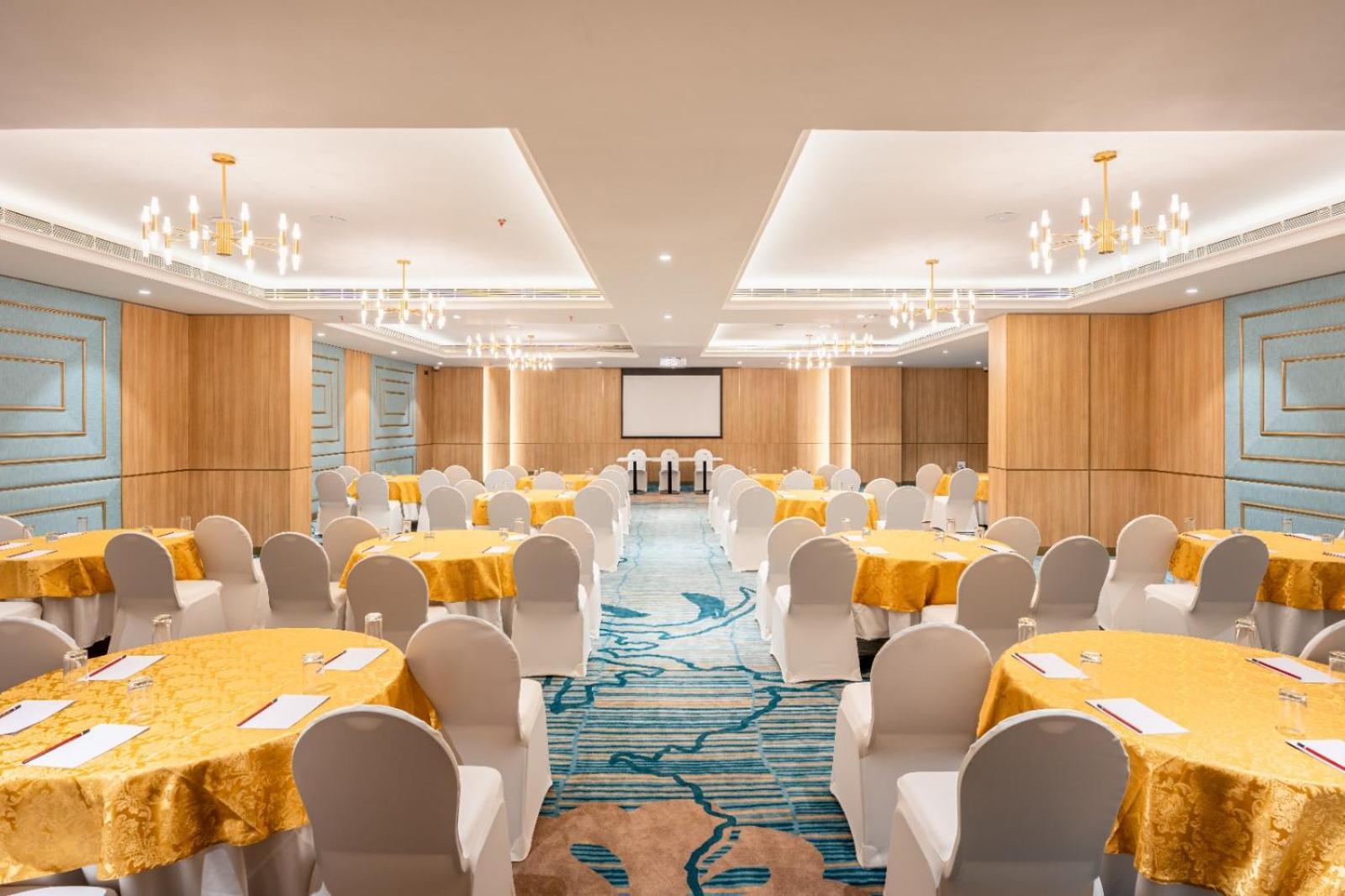 Park Inn & Suites By Radisson Thrissur East Fort Экстерьер фото