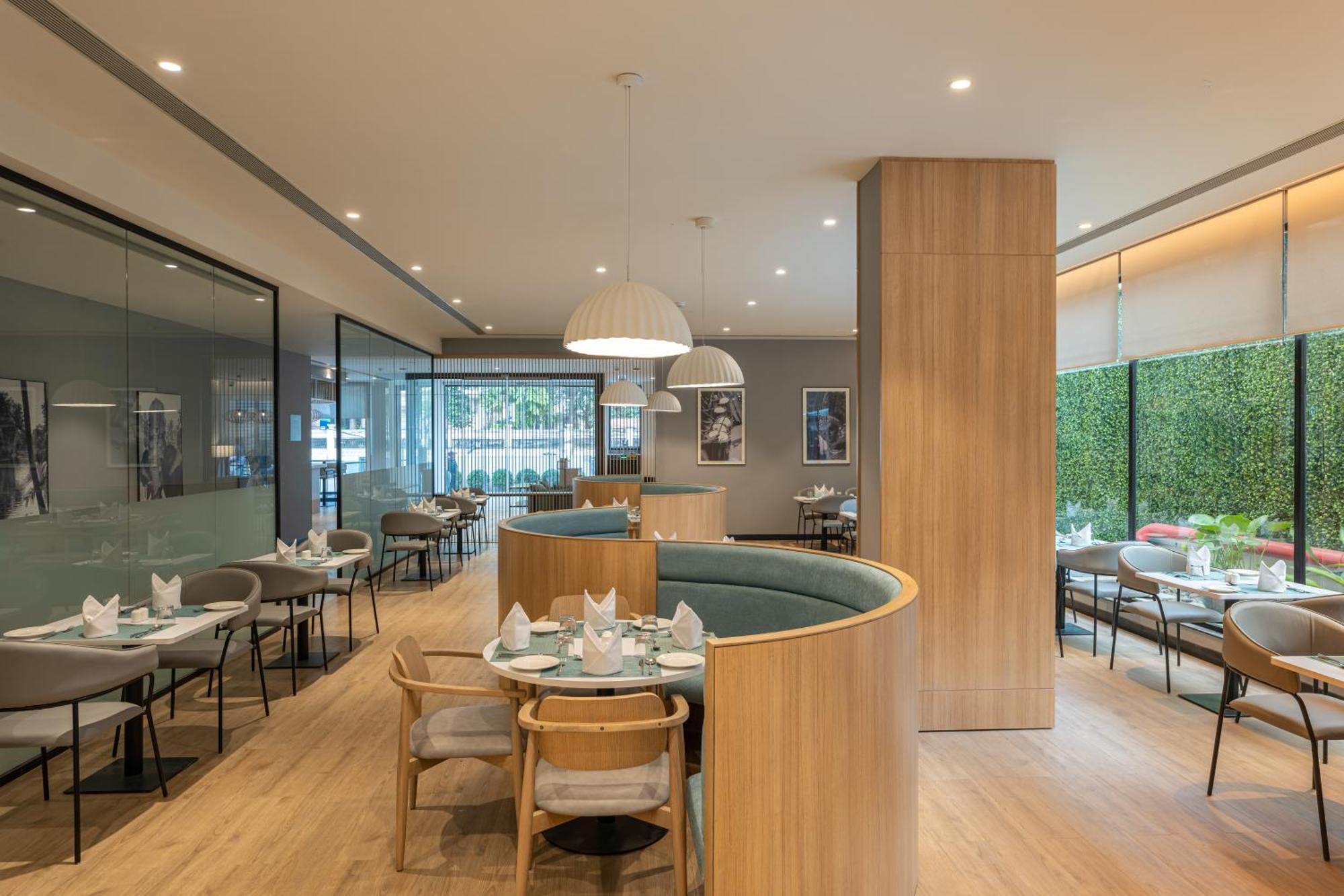 Park Inn & Suites By Radisson Thrissur East Fort Экстерьер фото